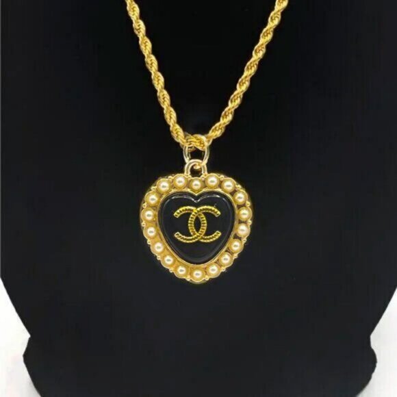 CHANEL CC Charm Pendant Heart Faux Pearl Necklace Gold Plated Chain - Picture 1 of 10